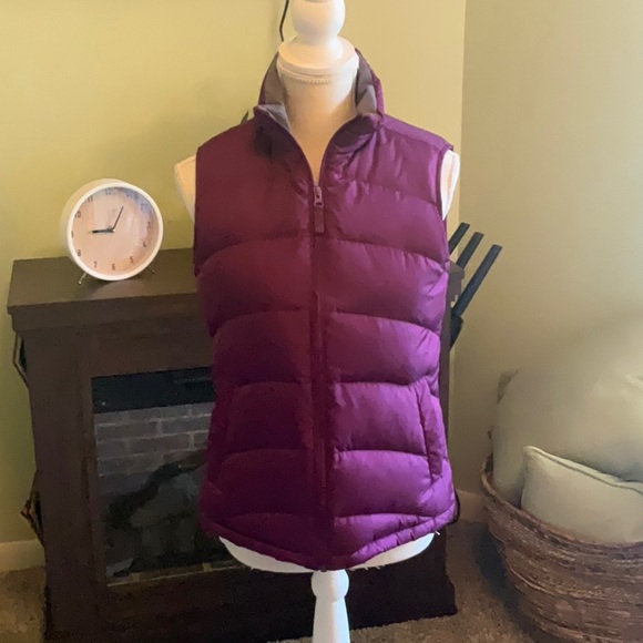 Land’s End Woman’s Size XS Puffer Vest, Great Condition, Beautiful Deep Purple - Picture 1 of 7